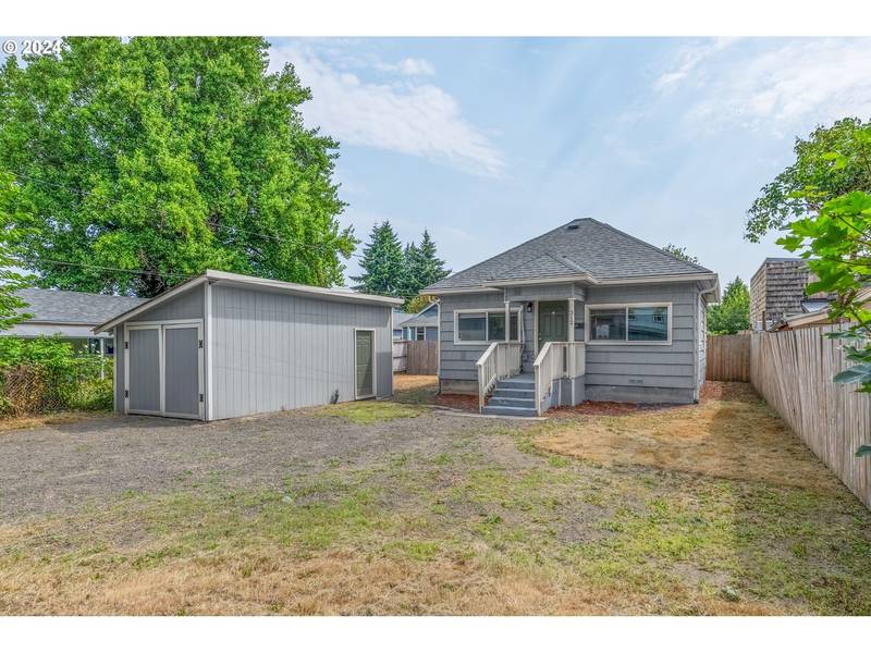 312 NW 3RD AVE, Kelso, WA 98626