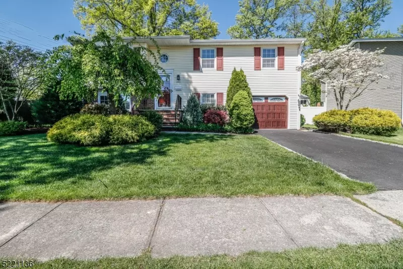 21 Sharon Ct, Woodbridge Twp., NJ 07067