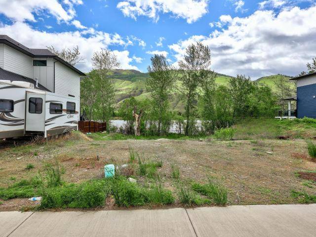 2728 BEACHMOUNT CRES, Kamloops, BC V2B 0E6