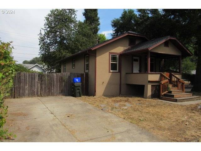 669 W BALLF ST, Roseburg, OR 97471