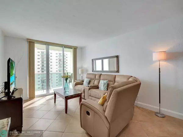 Hollywood, FL 33019,3801 S Ocean Dr  #10G