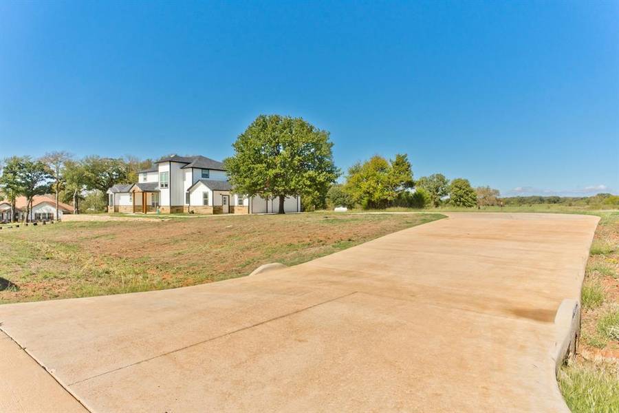 141 Scarlet Oaks Drive, Joshua, TX 76058