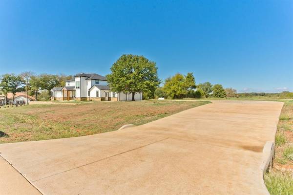 141 Scarlet Oaks Drive, Joshua, TX 76058