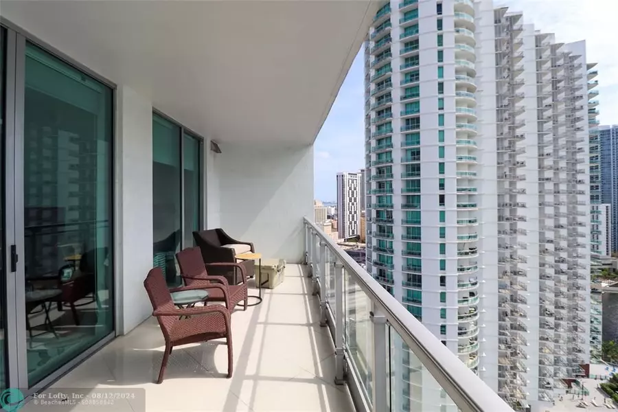 90 SW 3rd St  #2802, Miami, FL 33130