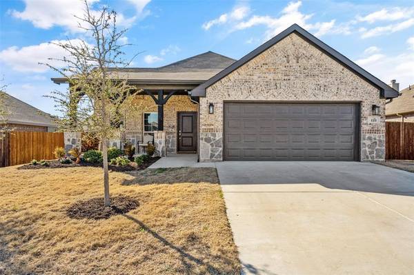 125 Magnolia Drive,  Azle,  TX 76020