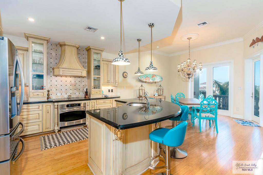 South Padre Island, TX 78597,146 KINGS CT.