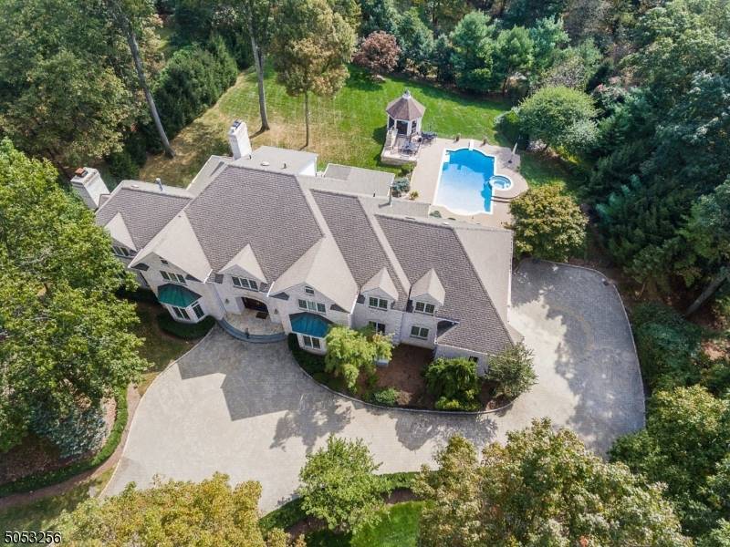 16 Charlotte Hill Dr, Bernardsville Boro, NJ 07924