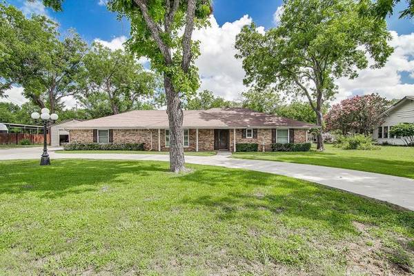 205 E Shelton Street,  Alvarado,  TX 76009