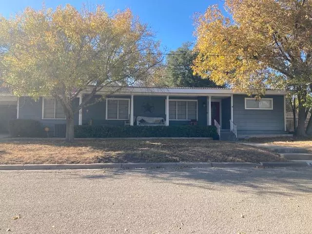 402 Terrace Dr, Ozona, TX 76943