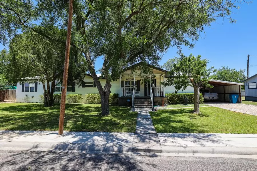 105 Ave G, Ozona, TX 76943