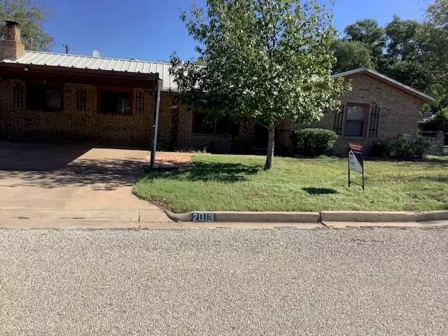 2013 S Walnut St, Brady, TX 76825