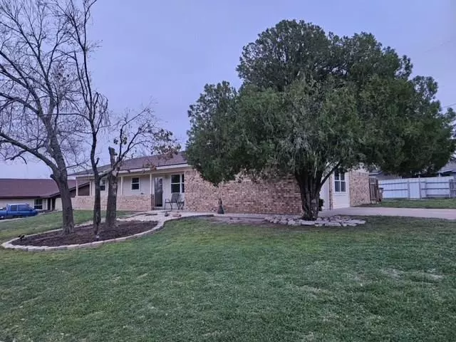 1913 Catalina Dr, San Angelo, TX 76901