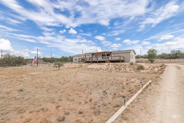 309 E Lake Rd,  Robert Lee,  TX 76945