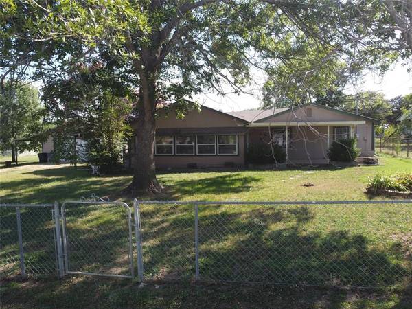 121 Edgeview Drive, Whitney, TX 76692