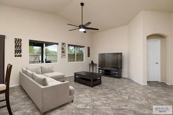 Los Fresnos, TX 78566,100 VALLEY OAK CIR.