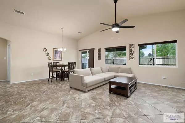 Los Fresnos, TX 78566,100 VALLEY OAK CIR.