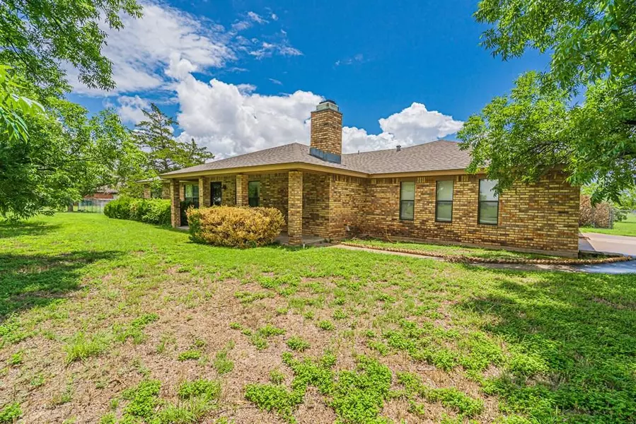 1037 Blumentritt Rd, San Angelo, TX 76905