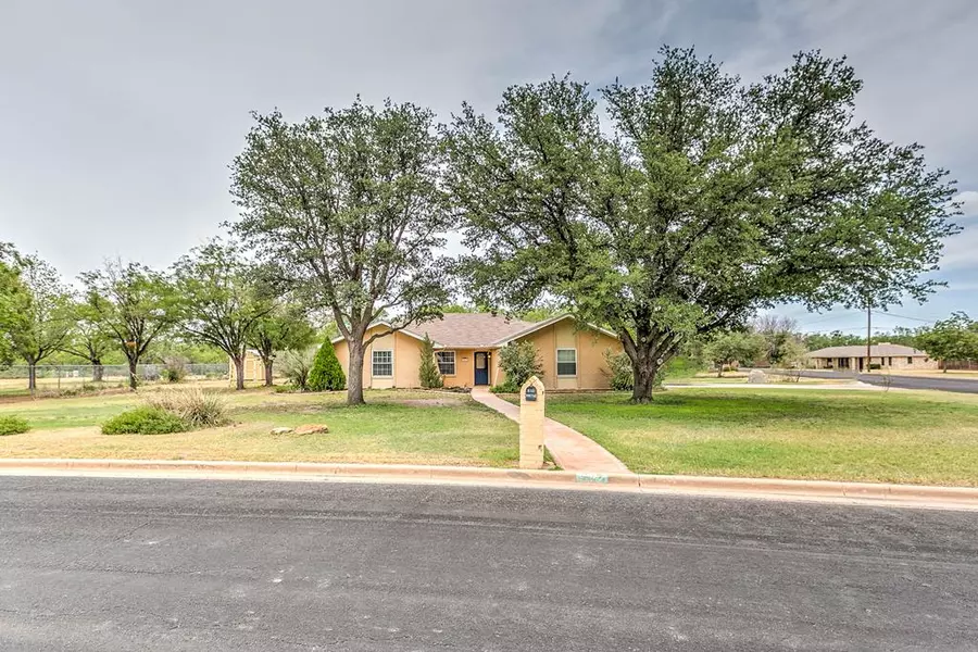 5352 Briarwood Dr, San Angelo, TX 76903