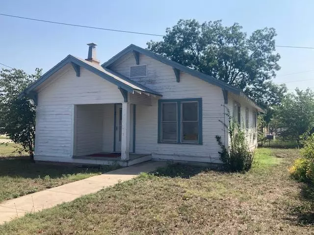 107 Ave E, Ozona, TX 76943