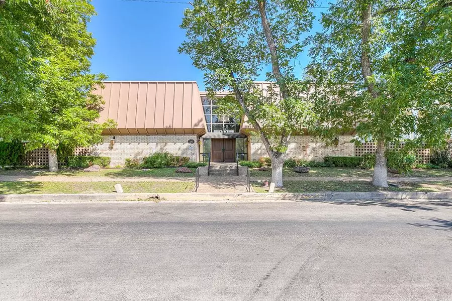 220 - I W Twohig Ave, San Angelo, TX 76903