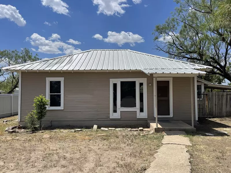 700 Ave B, Ballinger, TX 76821