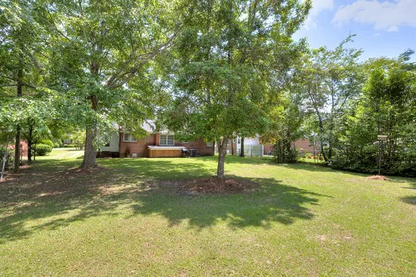 Manning, SC 29102,111 N MEADOW DR