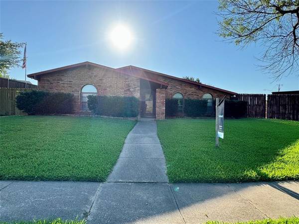 3402 Knoll Point Drive,  Garland,  TX 75043