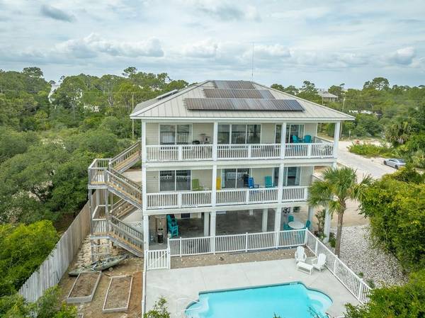 800 W Pine Ave, St. George Island, FL 32328