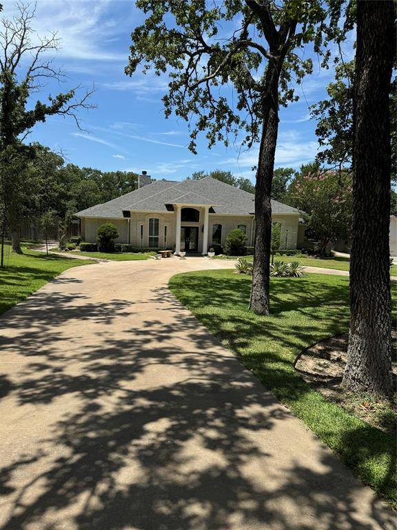 109 Westlake Woods Drive,  Azle,  TX 76020