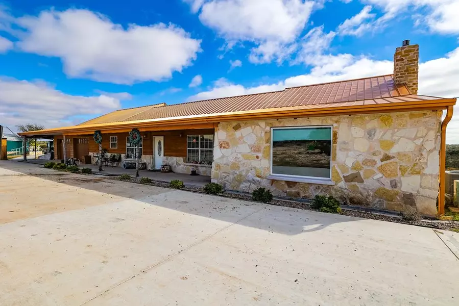 751 Dove St, Ozona, TX 76943