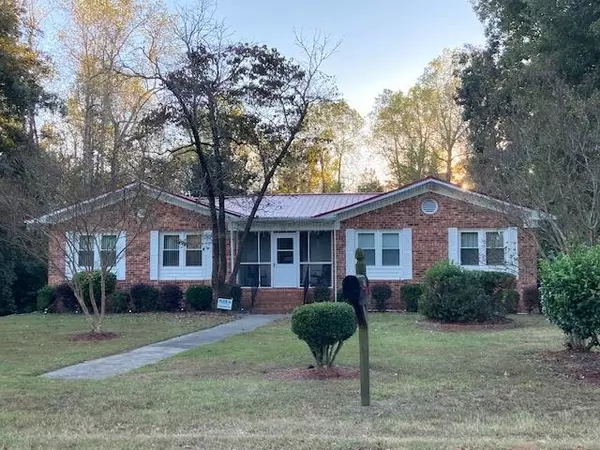 607 Woodside Drive, Manning, SC 29102