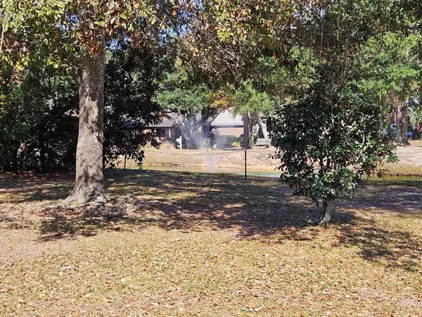 Manning, SC 29102,105 Oakview Circle