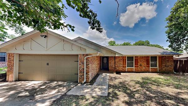 728 Highland Crest Drive, Hurst, TX 76054