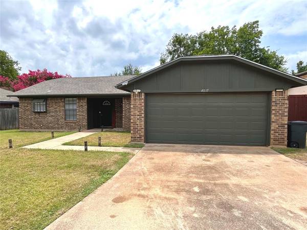 4017 Pueblo Trail, Lake Worth, TX 76135