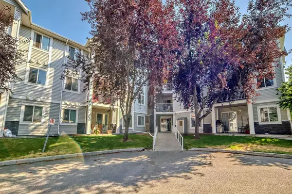 Calgary, AB T2B 3R6,3204 VALLEYVIEW PARK Southeast #204