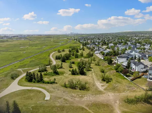 Calgary, AB T3K 4R6,79 Coverton Mews NE