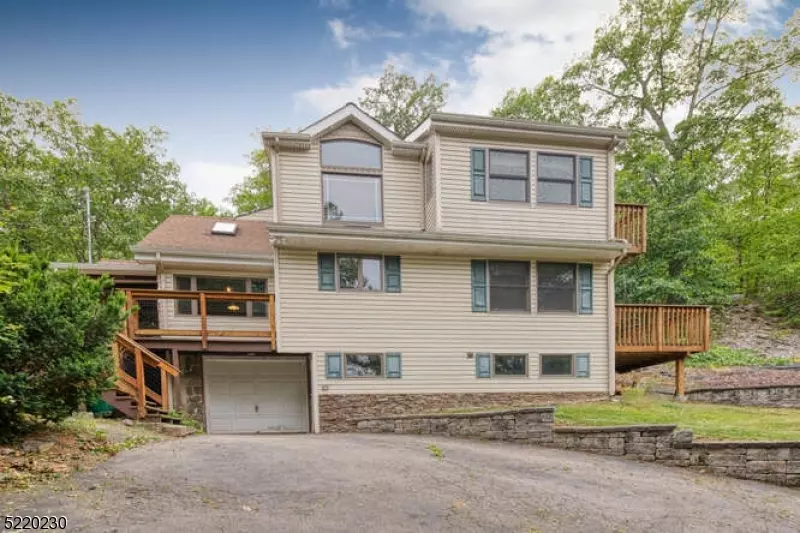 21 Glendale Rd, West Milford Twp., NJ 07421