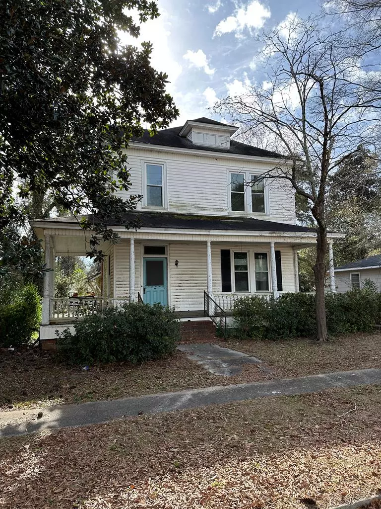 Manning, SC 29102,104 MEMORIAL ST