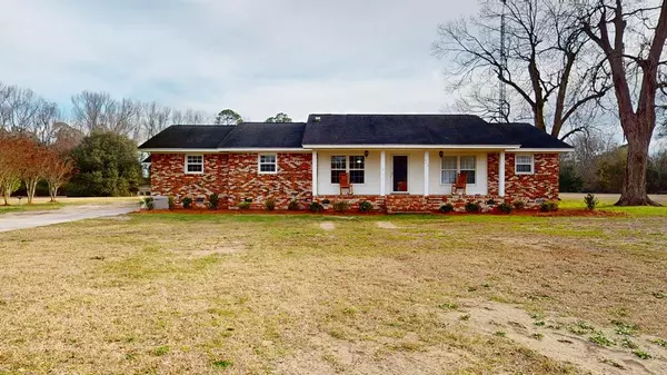 210 E Fulton Street, Pinewood, SC 29125