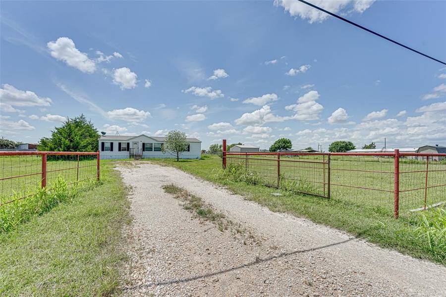 1120 Country Acres Court, Venus, TX 76084