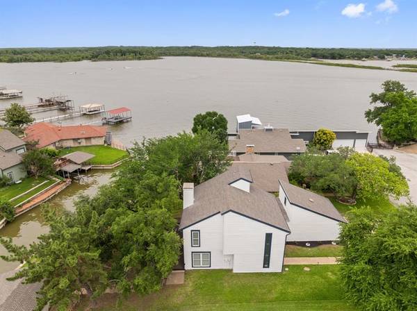 608 Harbor Circle,  Azle,  TX 76020