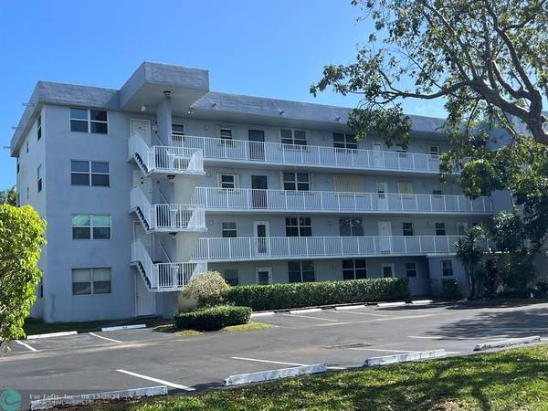 106 Royal Park Dr  #2D,  Oakland Park,  FL 33309