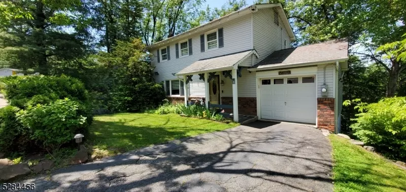 6 Lorrie Ln, Wanaque Boro, NJ 07465