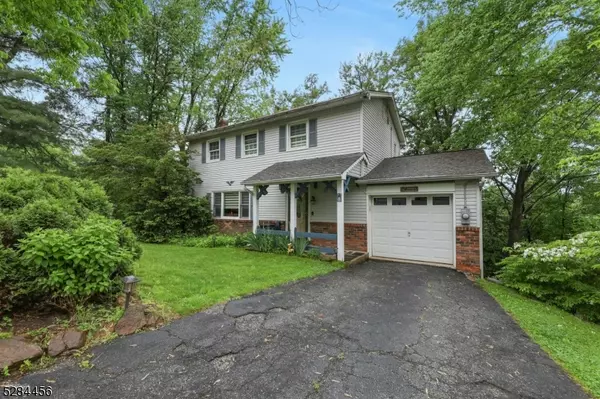 Wanaque Boro, NJ 07465,6 Lorrie Ln