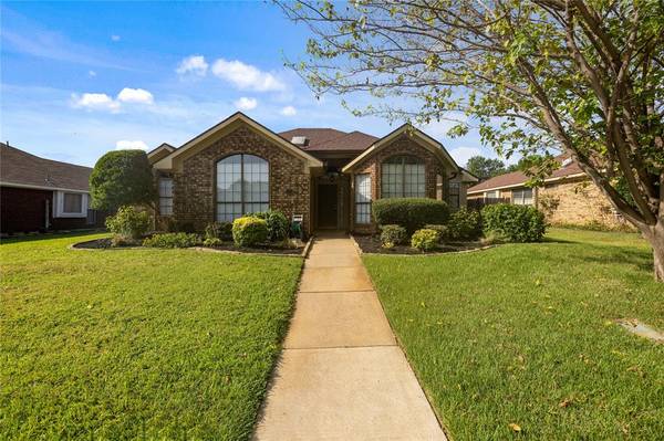 1318 Blue Jay Drive, Lewisville, TX 75077