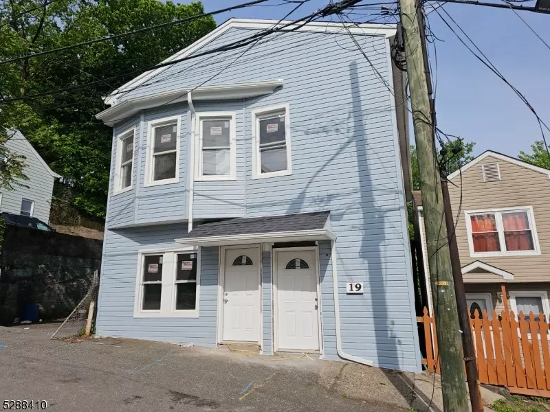 19 White St, Paterson City, NJ 07522