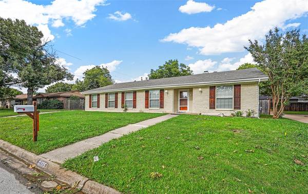 1756 Acorn Lane, Hurst, TX 76054