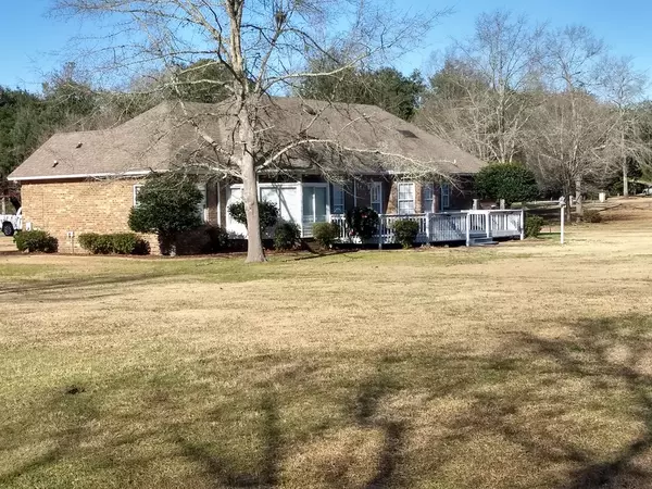 Manning, SC 29102,17 Fairway Dr