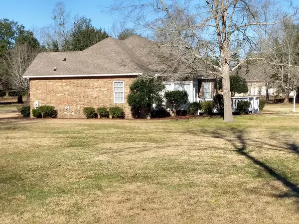 Manning, SC 29102,17 Fairway Dr