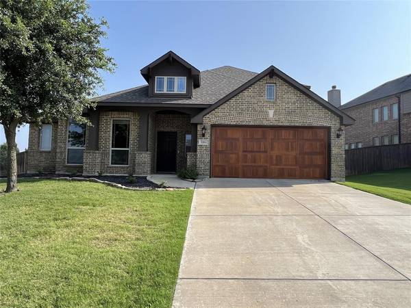 1001 Palo Oaks Drive,  Burleson,  TX 76028